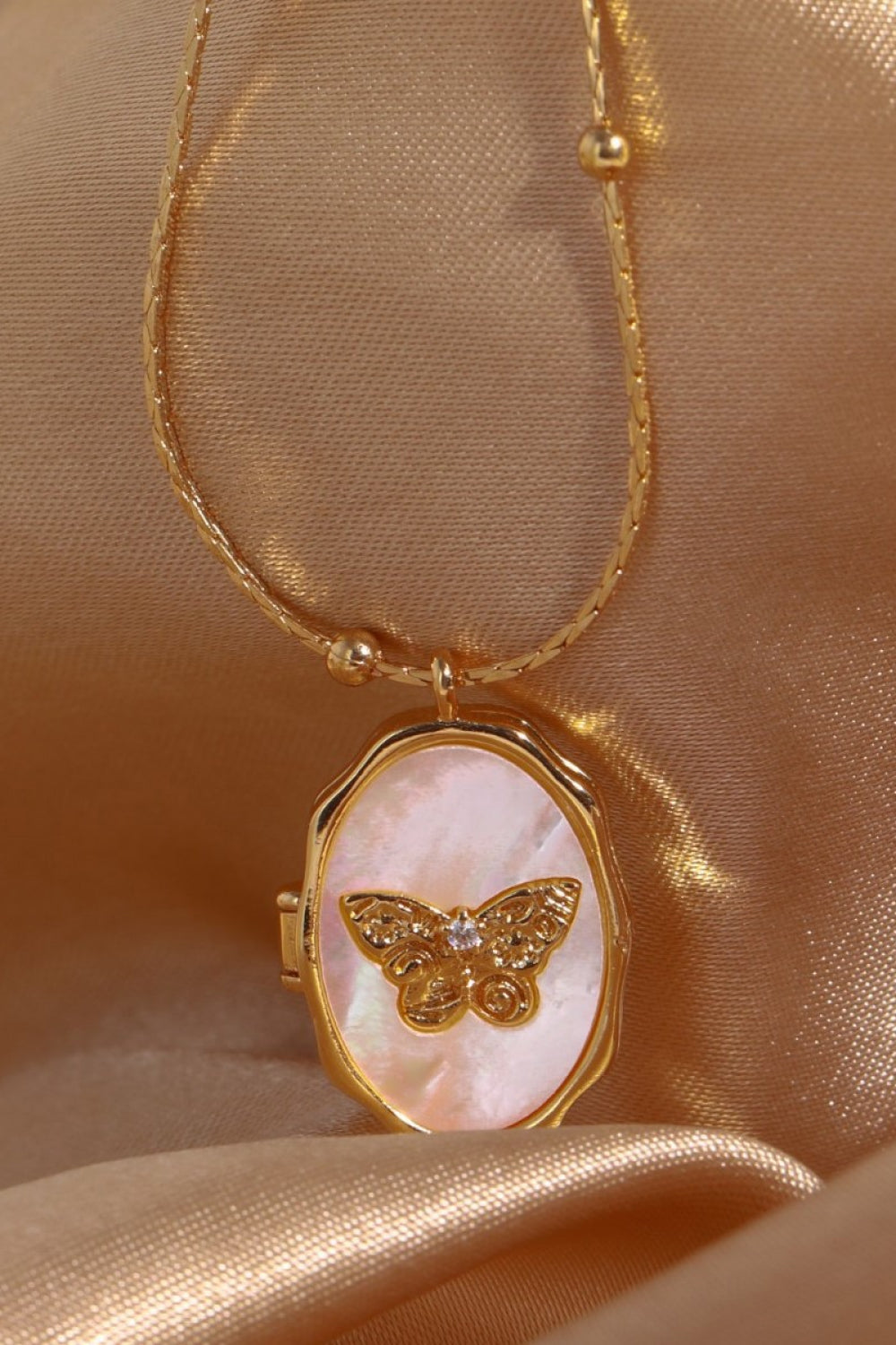 butterfly-shell-pendant-copper-necklace